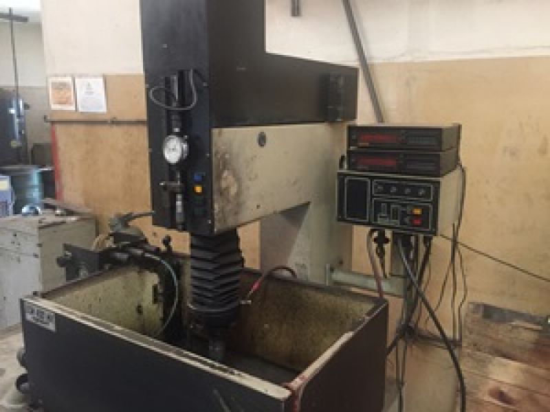 Eletroerosão a Penetração ENGEMAQ EDM400