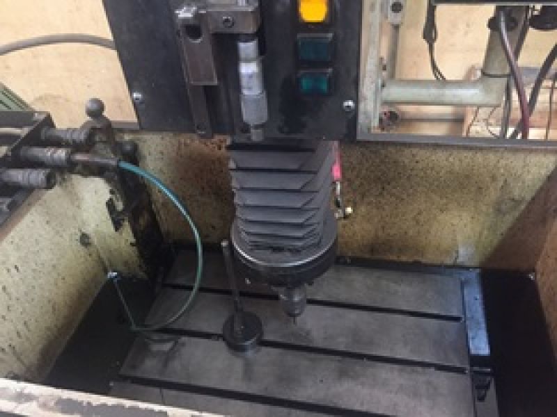 Eletroerosão a Penetração ENGEMAQ EDM400