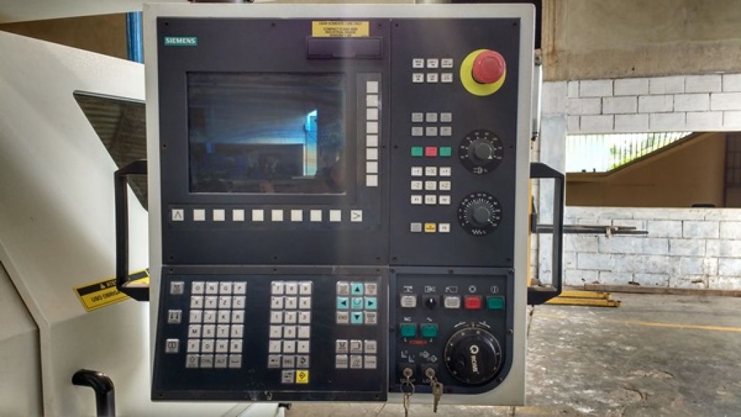 Torno CNC ROMI CENTUR 40