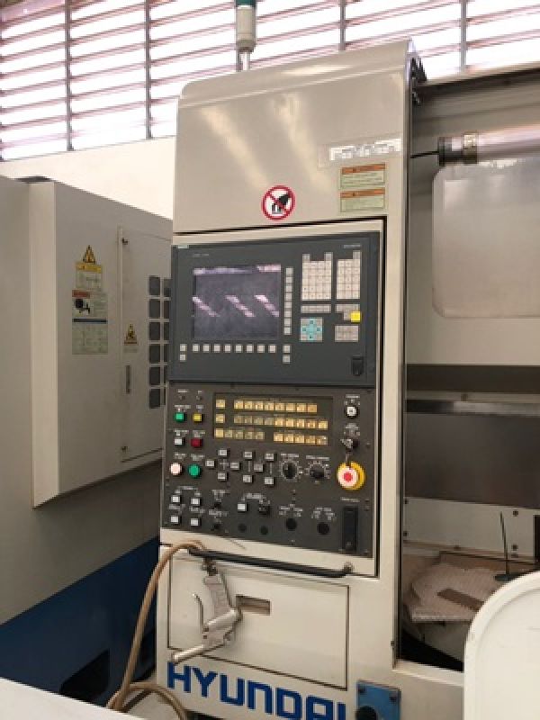 Centro de Usinagem Vertical Duplo Pallet HYUNDAI SPT-V500D