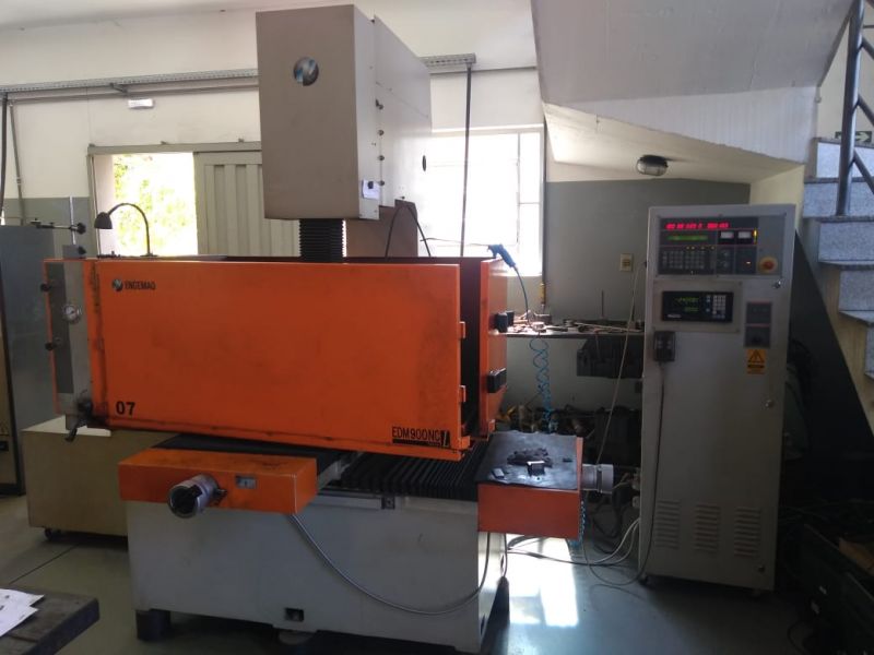 Eletroerosão por Penetração ENGEMAQ EDM900 NC
