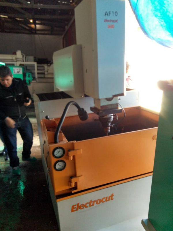 Eletroerosão por Penetração ZNC com Orbital ELETROCUT AF10