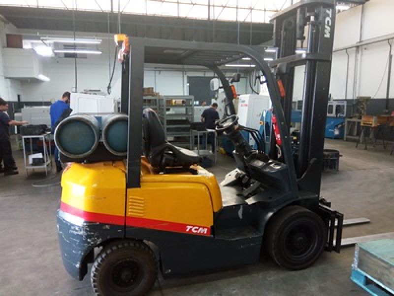 Empilhadeira TCM Modelo FG25T3