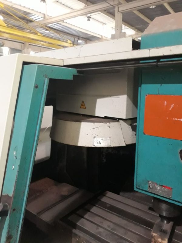 Centro de Usinagem Vertical SINITRON VMC105