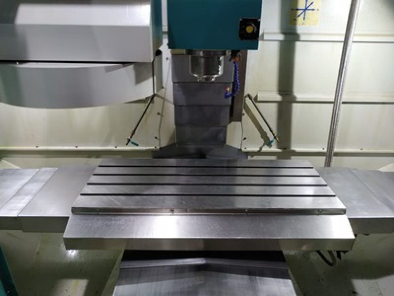 Centro de Usinagem Vertical SINITRON VMC1000