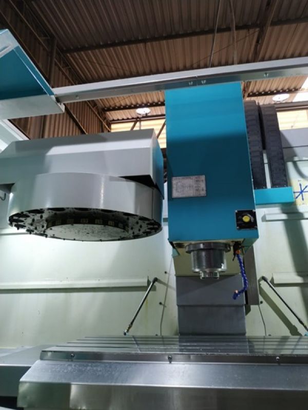 Centro de Usinagem Vertical SINITRON VMC1000