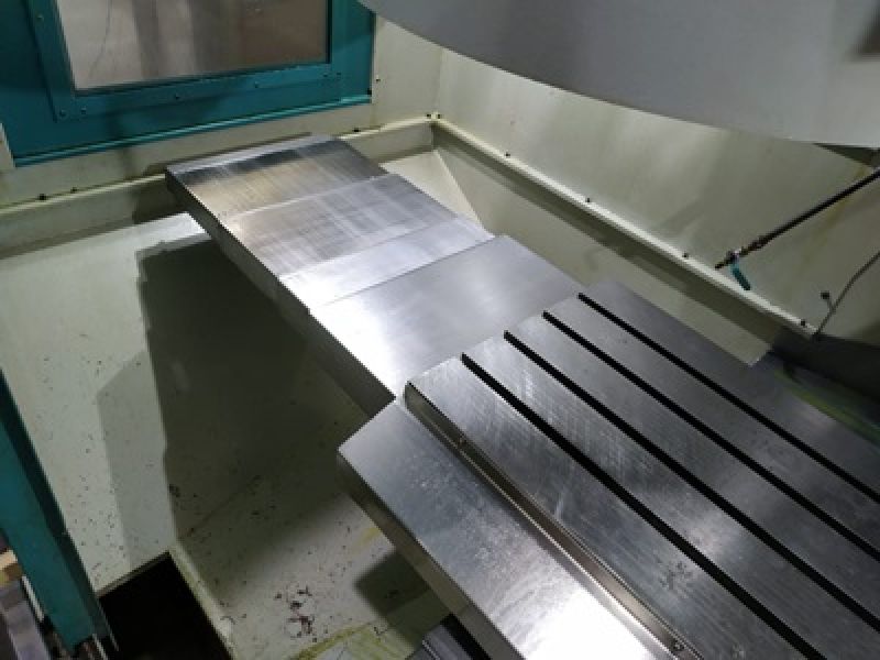 Centro de Usinagem Vertical SINITRON VMC1000