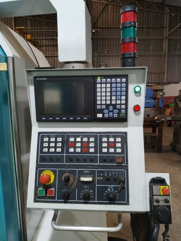 Centro de Usinagem Vertical SINITRON VMC1000