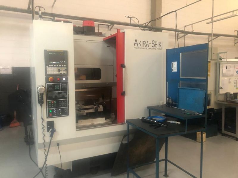 Centro de Usinagem Vertical AKIRA-SEIKI A-650 – Duplo Pallet