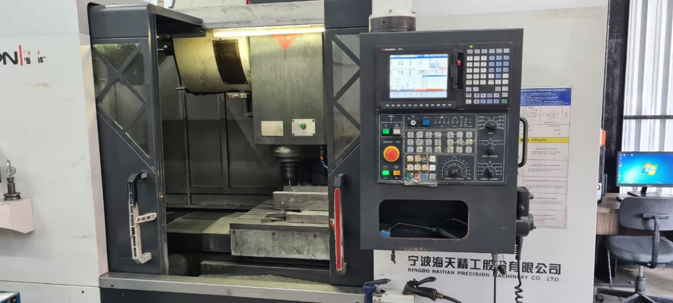 Centro de Usinagem Vertical HISION VMC1000L