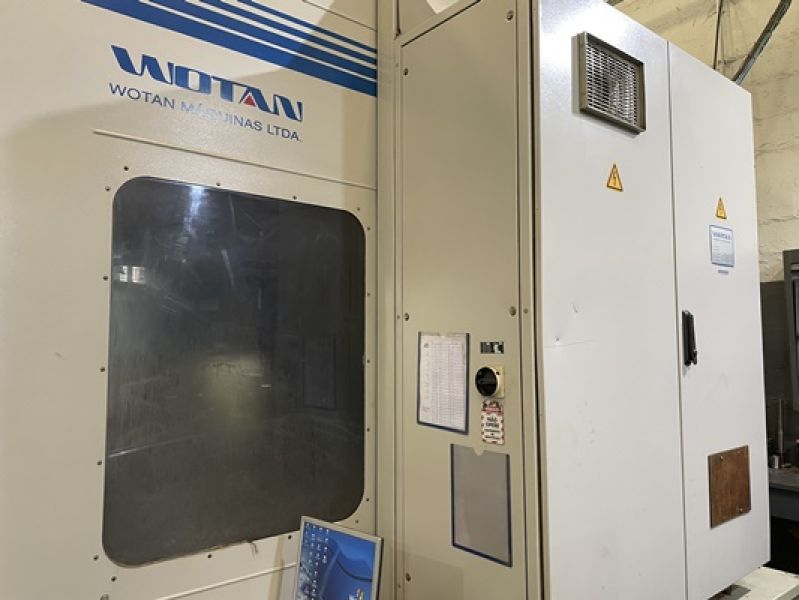 Fresadora CNC Floor-Type (Banco Fixo) WOTAN WOMAT M2L