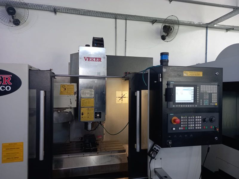 Centro de Usinagem Vertical VEKER MV-760