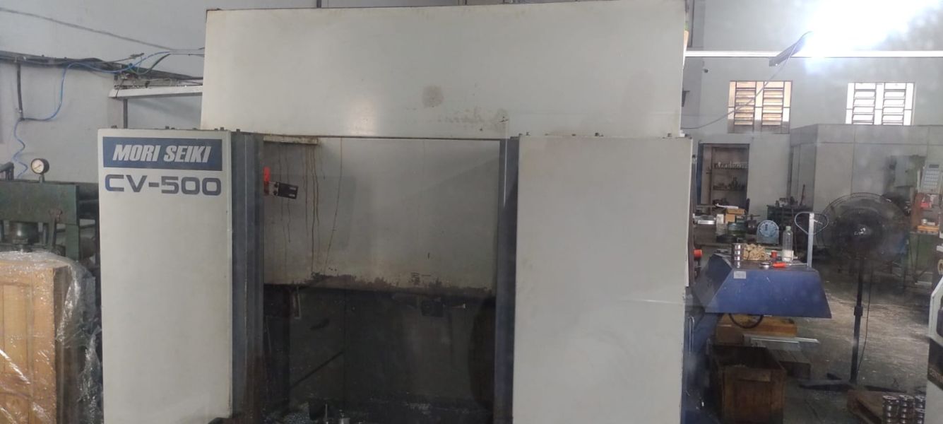 Centro de Usinagem Vertical MORI-SEIKI CV-500 (Duplo Pallet)