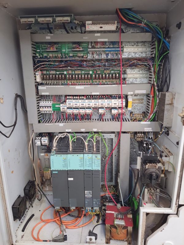 Centro de Usinagem Vertical BARON-MAX VMC 1066