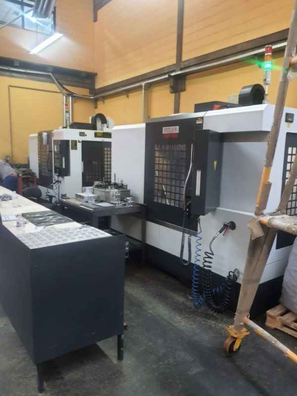 Centro de Usinagem Vertical FEELER VMP-40A