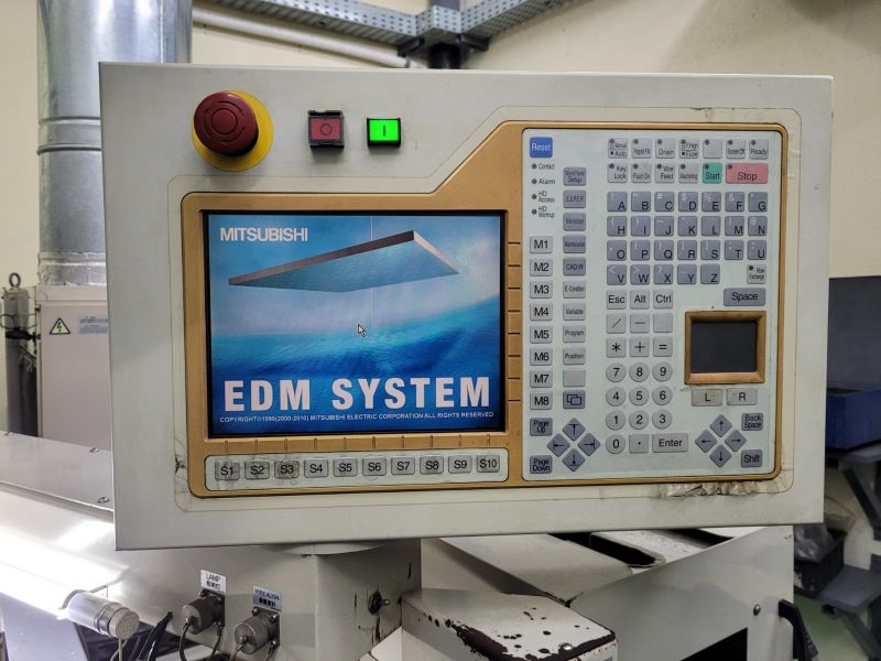 Eletroerosão a Fio MITSUBISHI MD PRO II