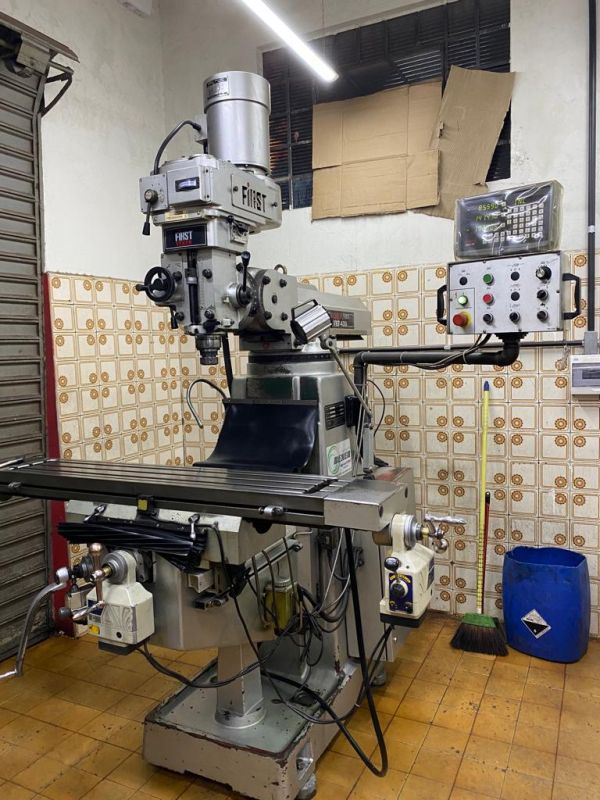 Fresadora Ferramenteira FIRST VKF430i
