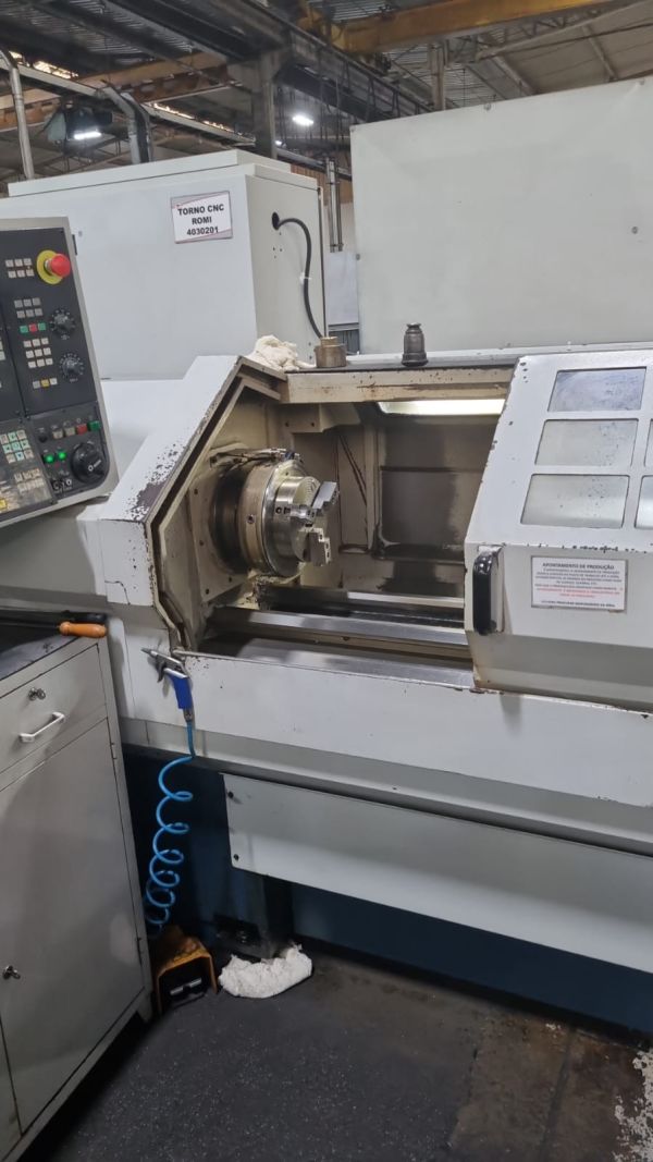 Torno CNC ROMI CENTUR 30D