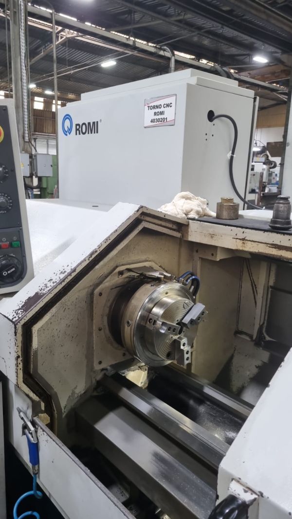 Torno CNC ROMI CENTUR 30D
