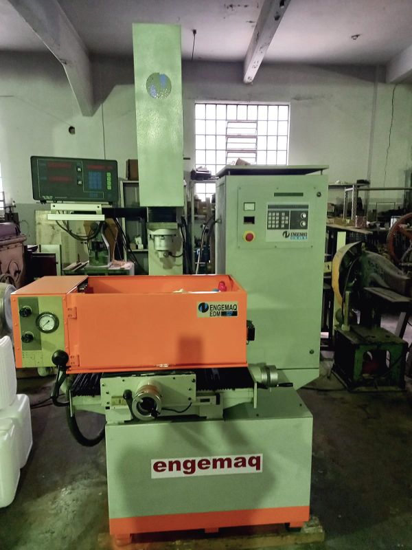 Eletroerosão por Penetração ENGEMAQ EDM 200NC
