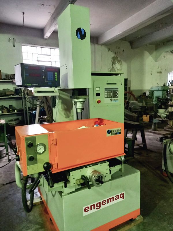Eletroerosão por Penetração ENGEMAQ EDM 200NC