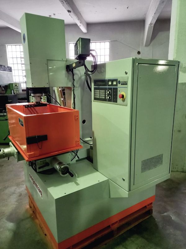 Eletroerosão por Penetração ENGEMAQ EDM 440NC