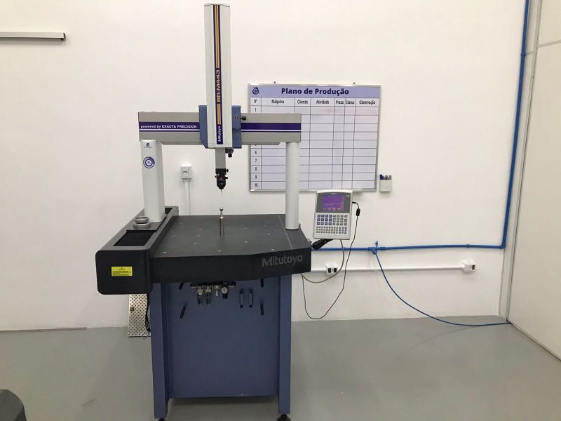 Tridimensional MITUTOYO BR-M443 com painel QM-DATA
