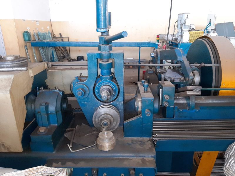 Conjunto de Laminadora de Rosca Cavour TL15 e Endireitadeira de Arame MBC
