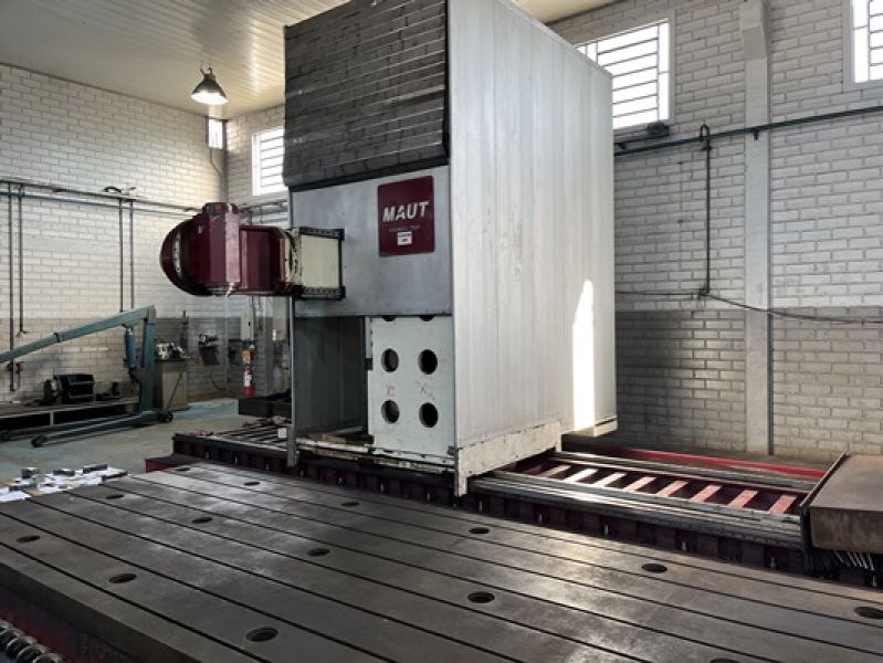Fresadora CNC de Banco Fixo MAUT EM74 – 5 eixos