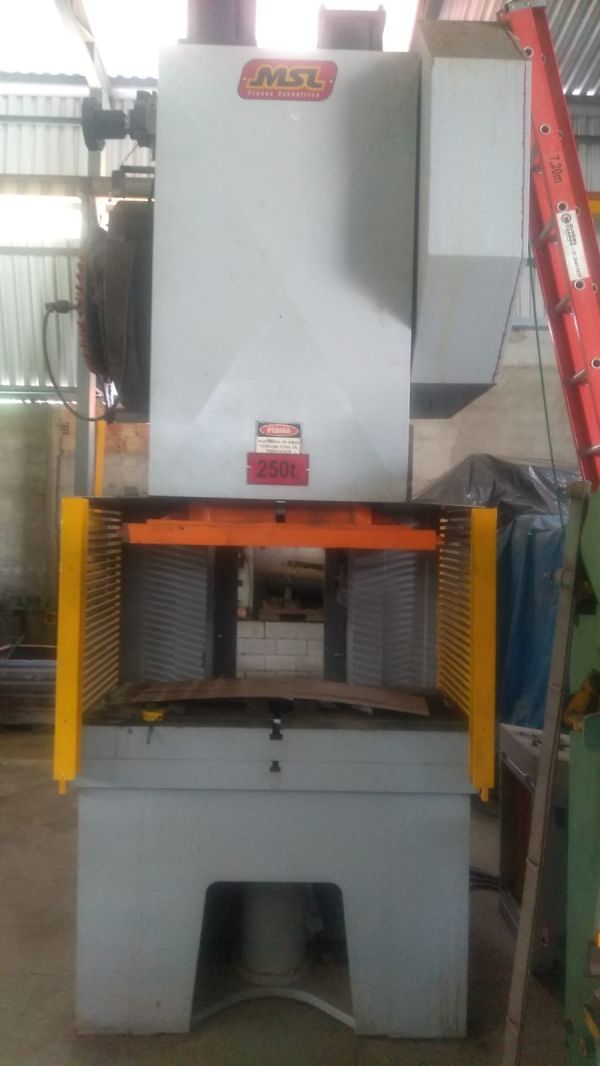 Prensa Tipo C MSL PET-ENG 250T-C