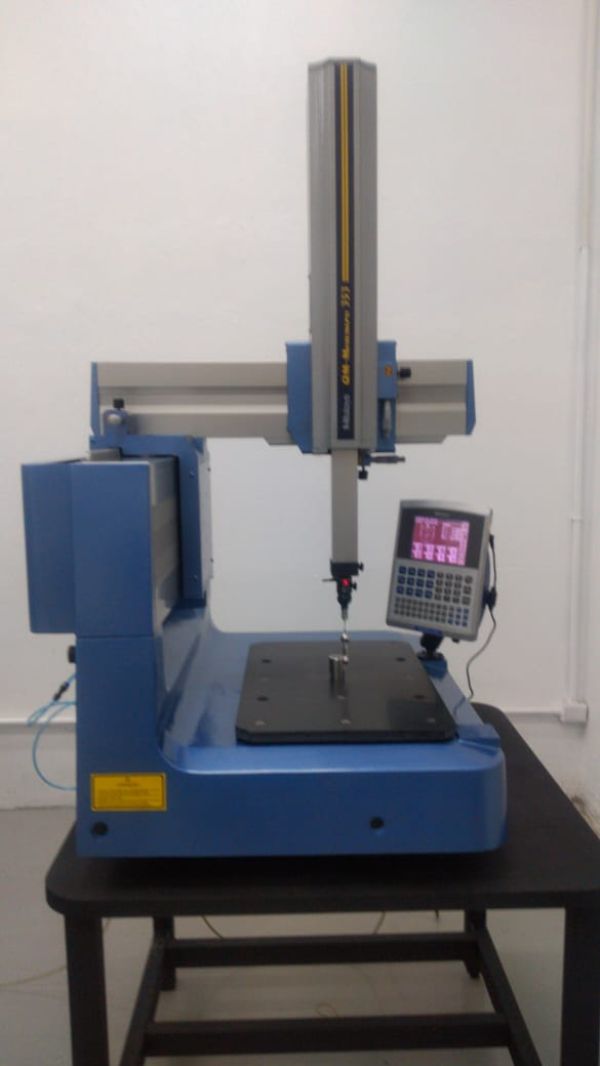 Tridimensional MITUTOYO QM-M353 com painel QM-DATA