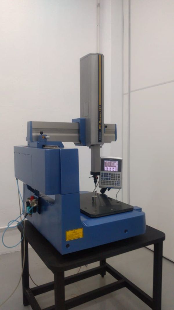 Tridimensional MITUTOYO QM-M353 com painel QM-DATA