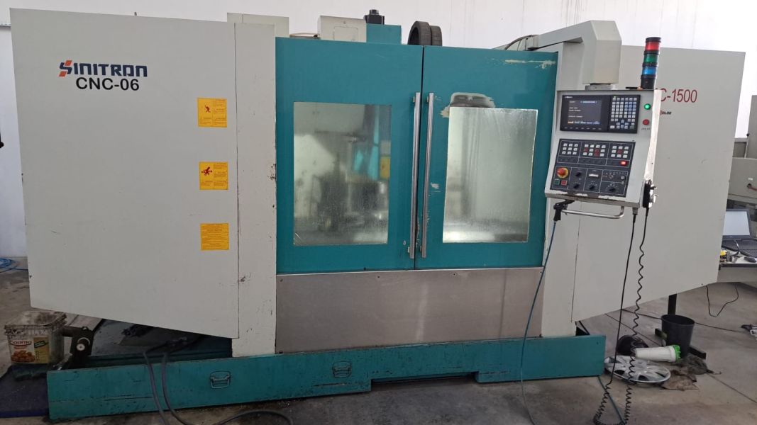 Centro de Usinagem Vertical SINITRON VMC1500