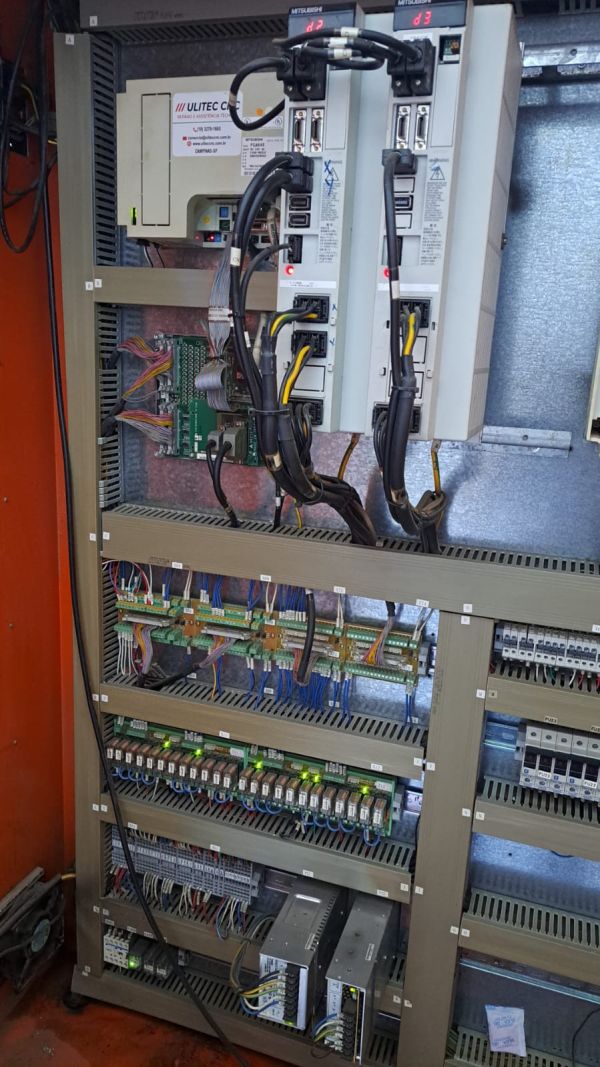Centro de Usinagem Vertical SINITRON VMC1500
