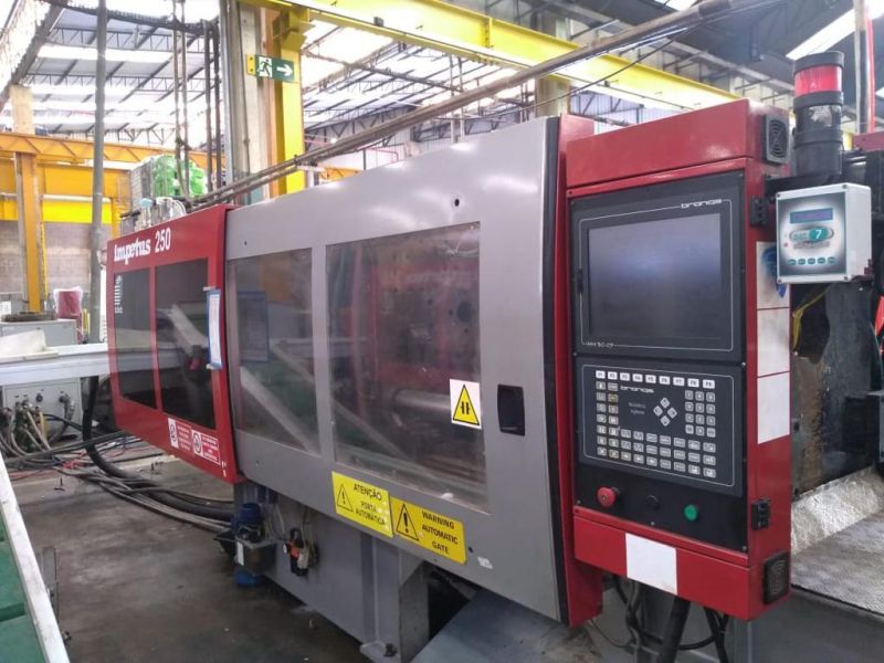 Injetora de Plástico ITALTECH IMPETUS 250/1700