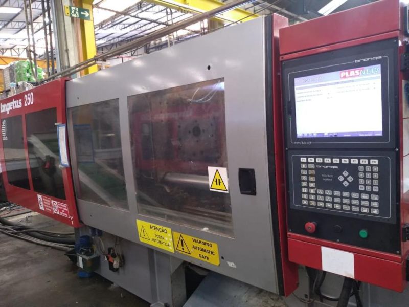Injetora de Plástico ITALTECH IMPETUS 250/1700