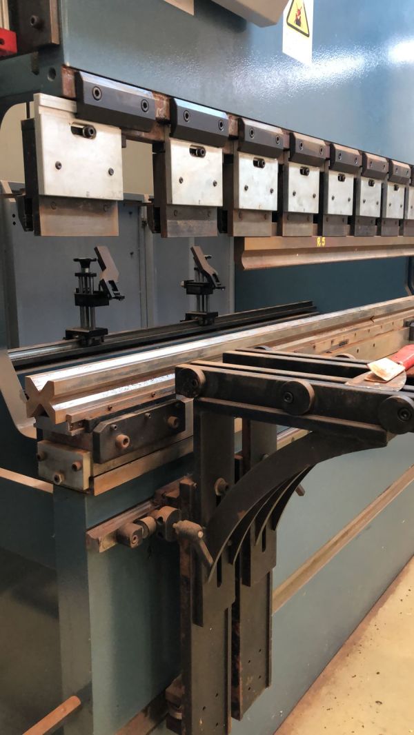 Dobradeira Hidráulica CNC DURMA AD-R 30100