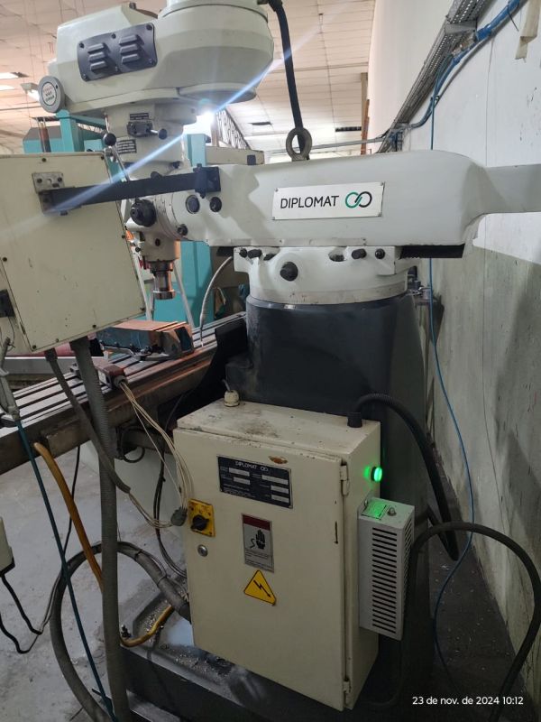Fresadora Ferramenteira DIPLOMAT FVF 2000