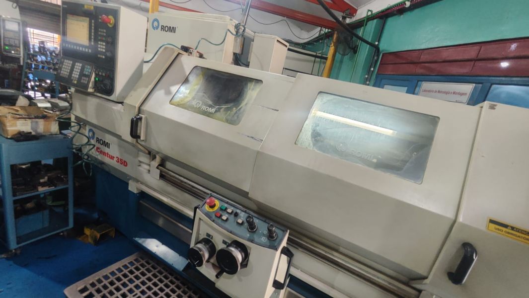 Torno CNC ROMI CENTUR 35D
