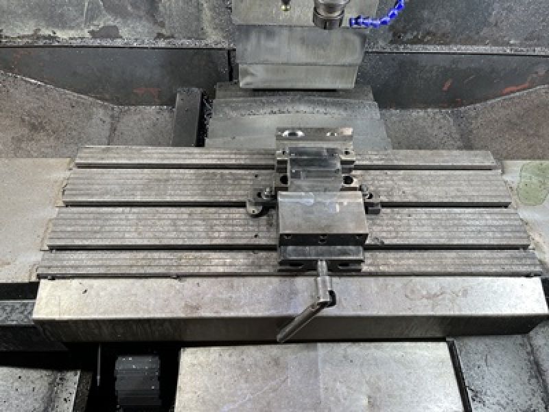 Fresadora CNC ROCCO F700
