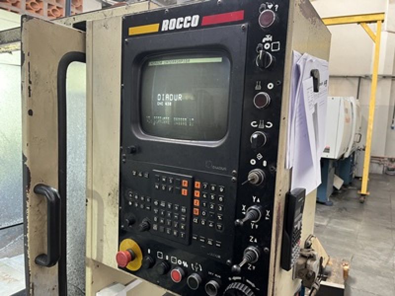 Fresadora CNC ROCCO F700