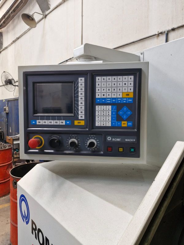 Torno CNC ROMI CENTUR 30D