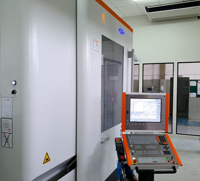 Centro de Usinagem Vertical 5 Eixos GF MIKRON MILL E 700