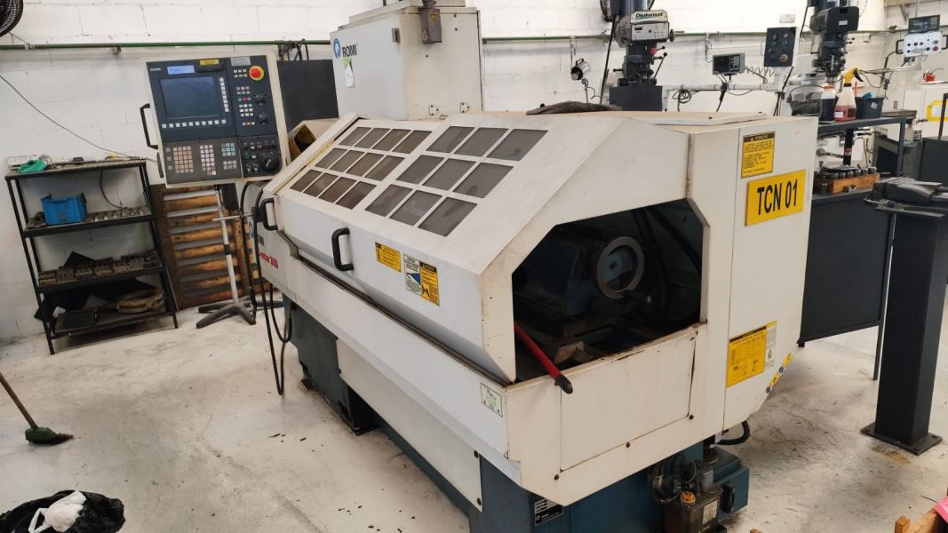 Torno CNC ROMI CENTUR 30D