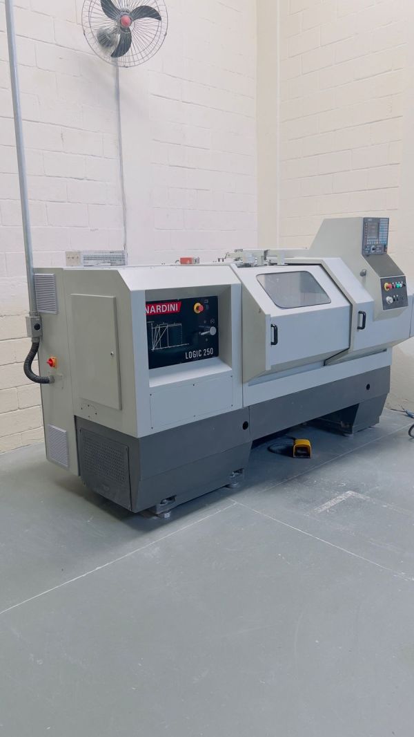 Torno CNC NARDINI LOGIC 250