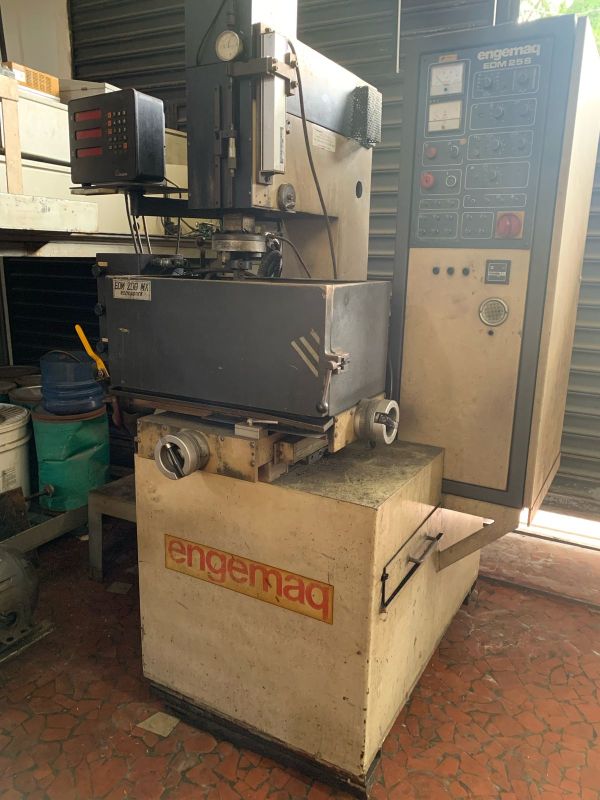 Eletroerosão por Penetração ENGEMAQ EDM-200MX