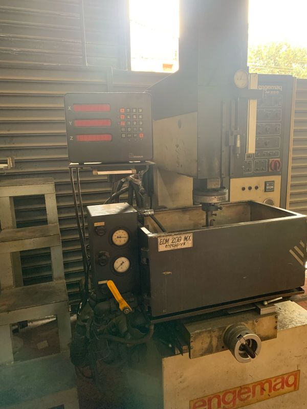 Eletroerosão por Penetração ENGEMAQ EDM-200MX
