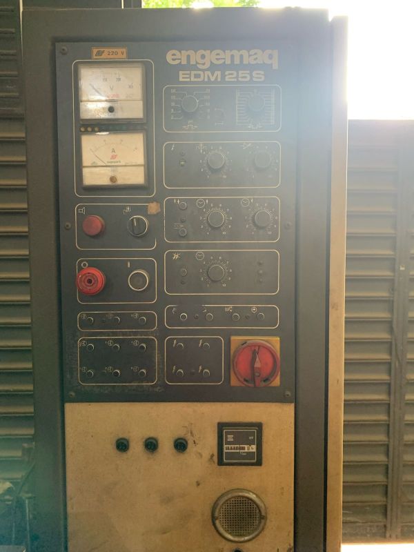 Eletroerosão por Penetração ENGEMAQ EDM-200MX
