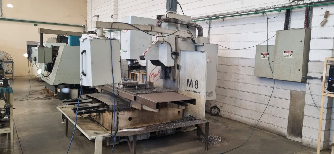 Fresadora CNC TRAVIS M8