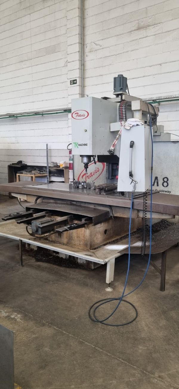 Fresadora CNC TRAVIS M8